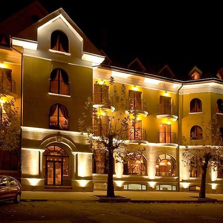 Hotel Chinar Chisaria Zewnętrze zdjęcie