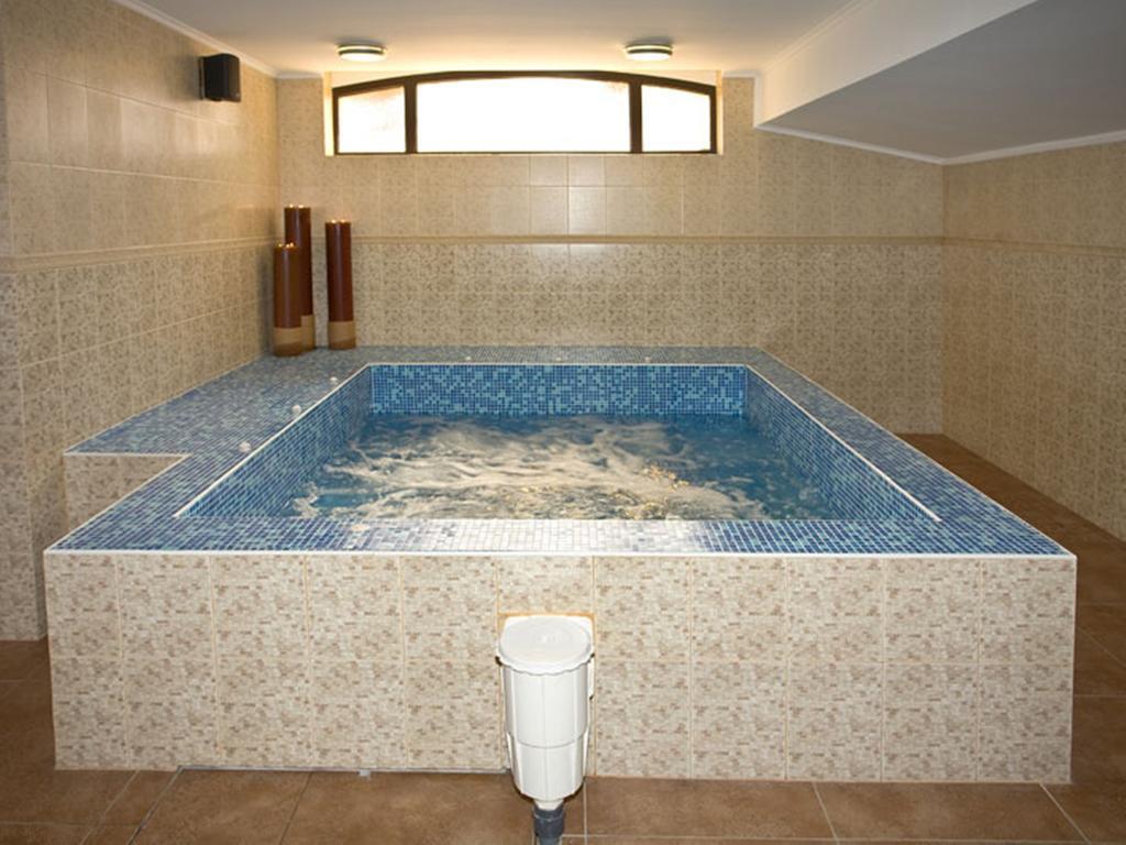 Hotel Chinar Chisaria Zewnętrze zdjęcie