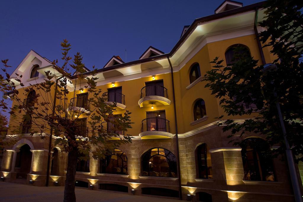 Hotel Chinar Chisaria Zewnętrze zdjęcie