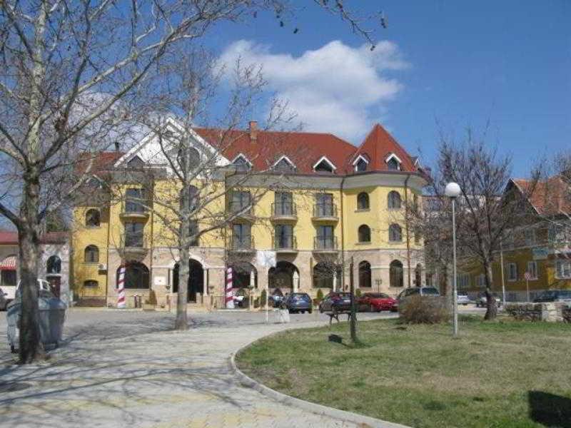 Hotel Chinar Chisaria Zewnętrze zdjęcie