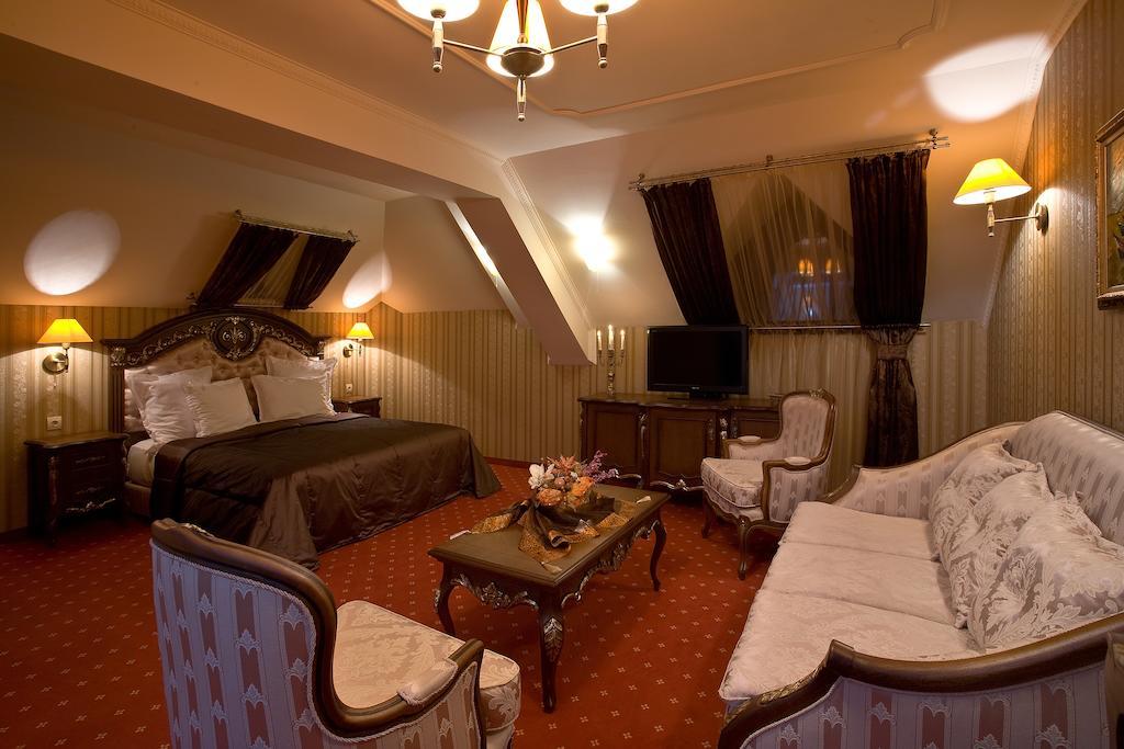 Hotel Chinar Chisaria Zewnętrze zdjęcie