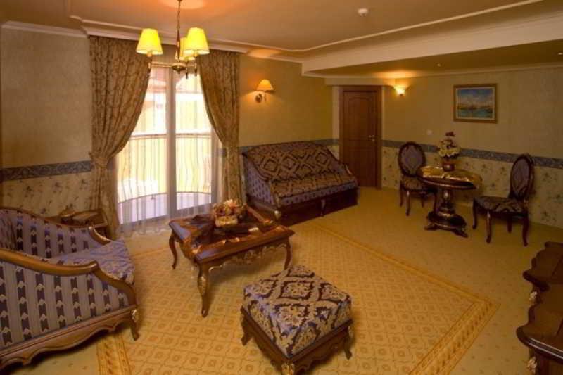 Hotel Chinar Chisaria Zewnętrze zdjęcie