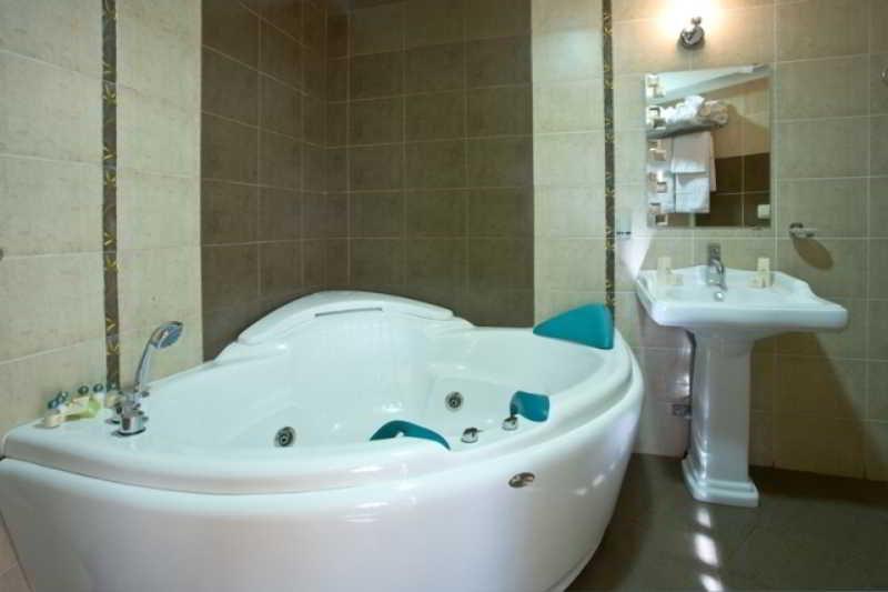 Hotel Chinar Chisaria Zewnętrze zdjęcie