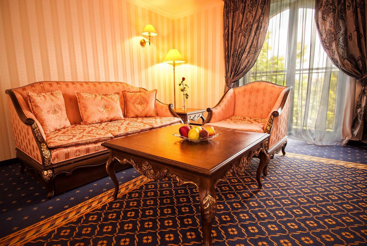 Hotel Chinar Chisaria Zewnętrze zdjęcie
