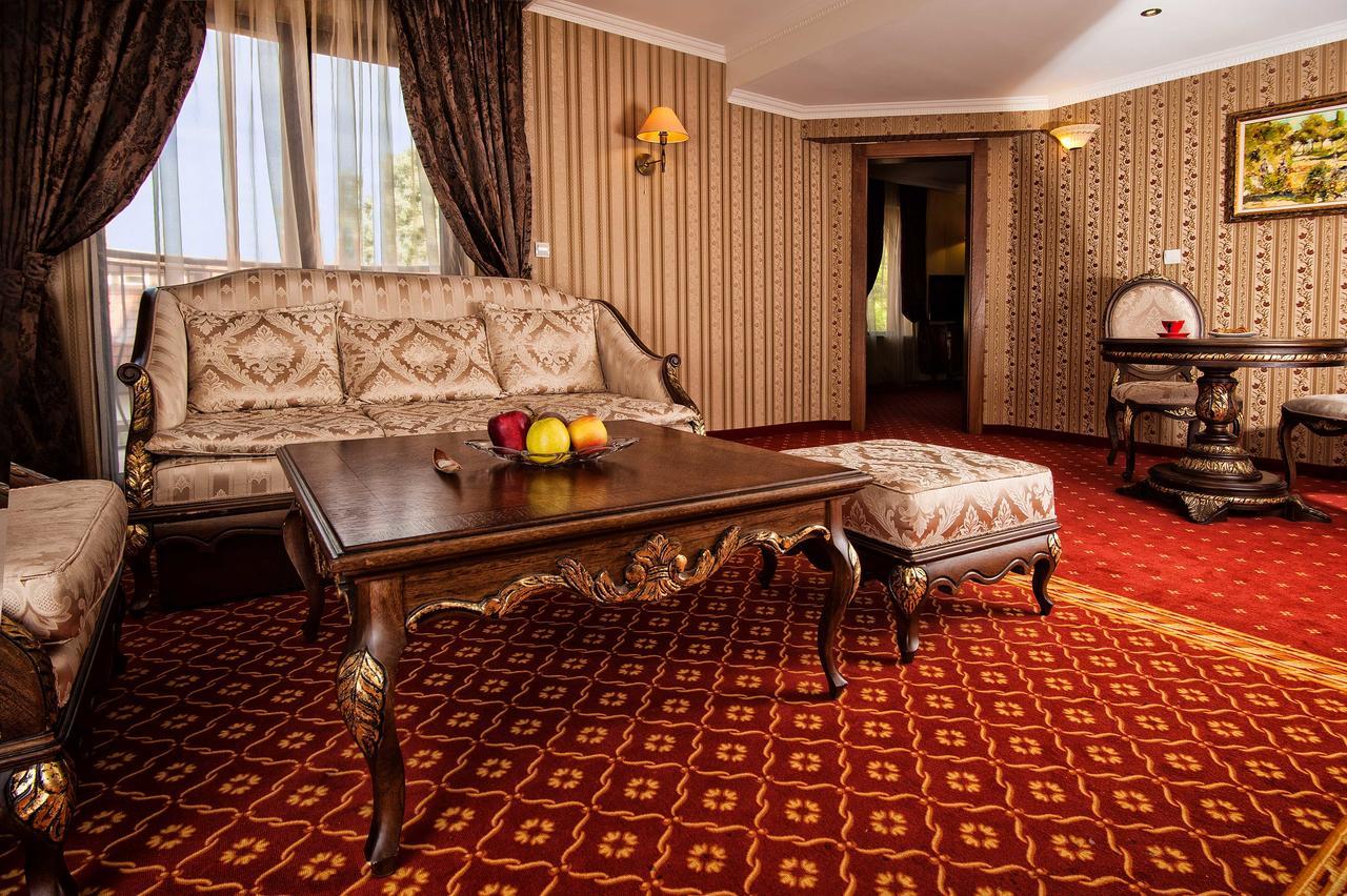 Hotel Chinar Chisaria Zewnętrze zdjęcie
