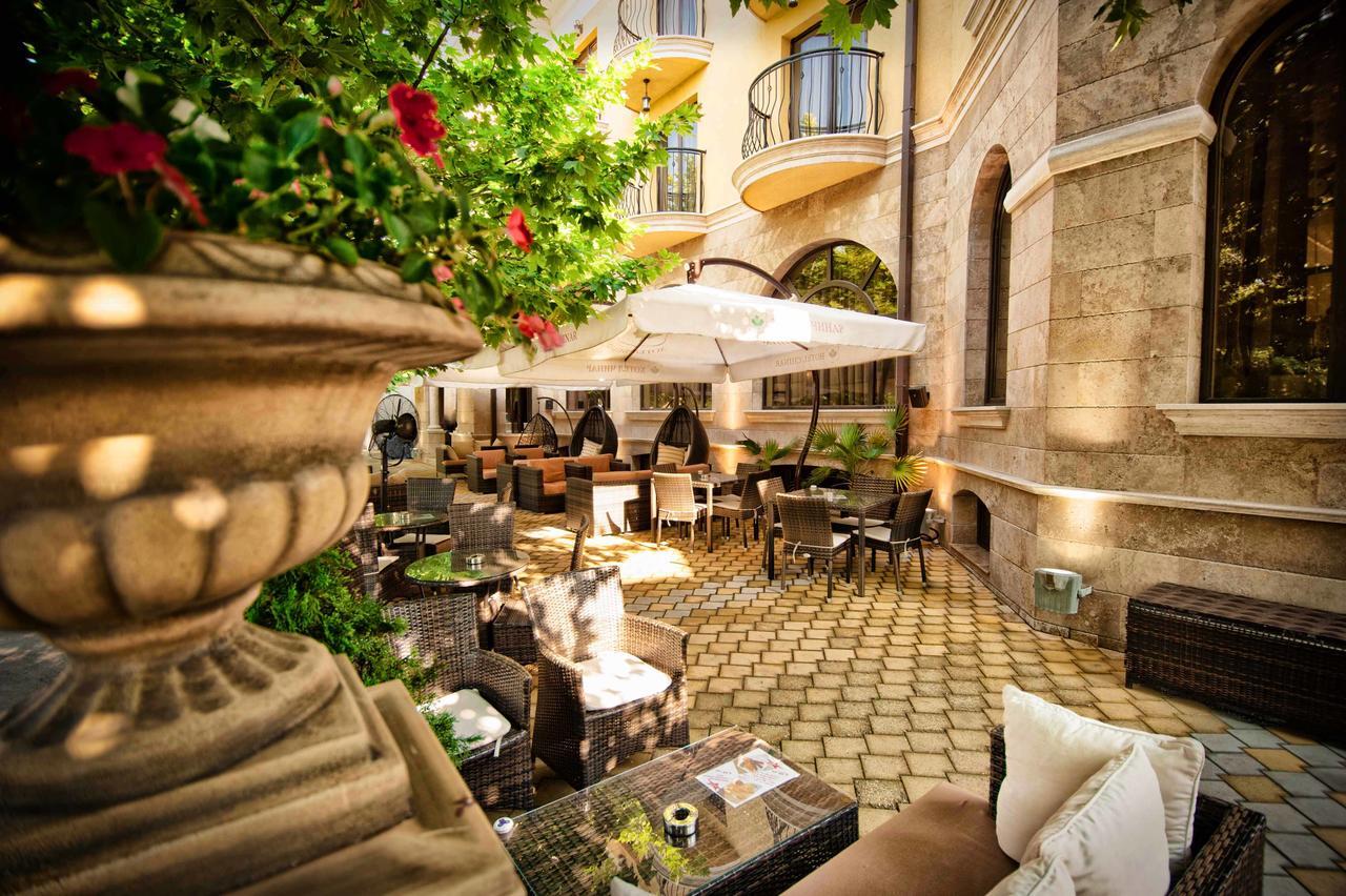 Hotel Chinar Chisaria Zewnętrze zdjęcie