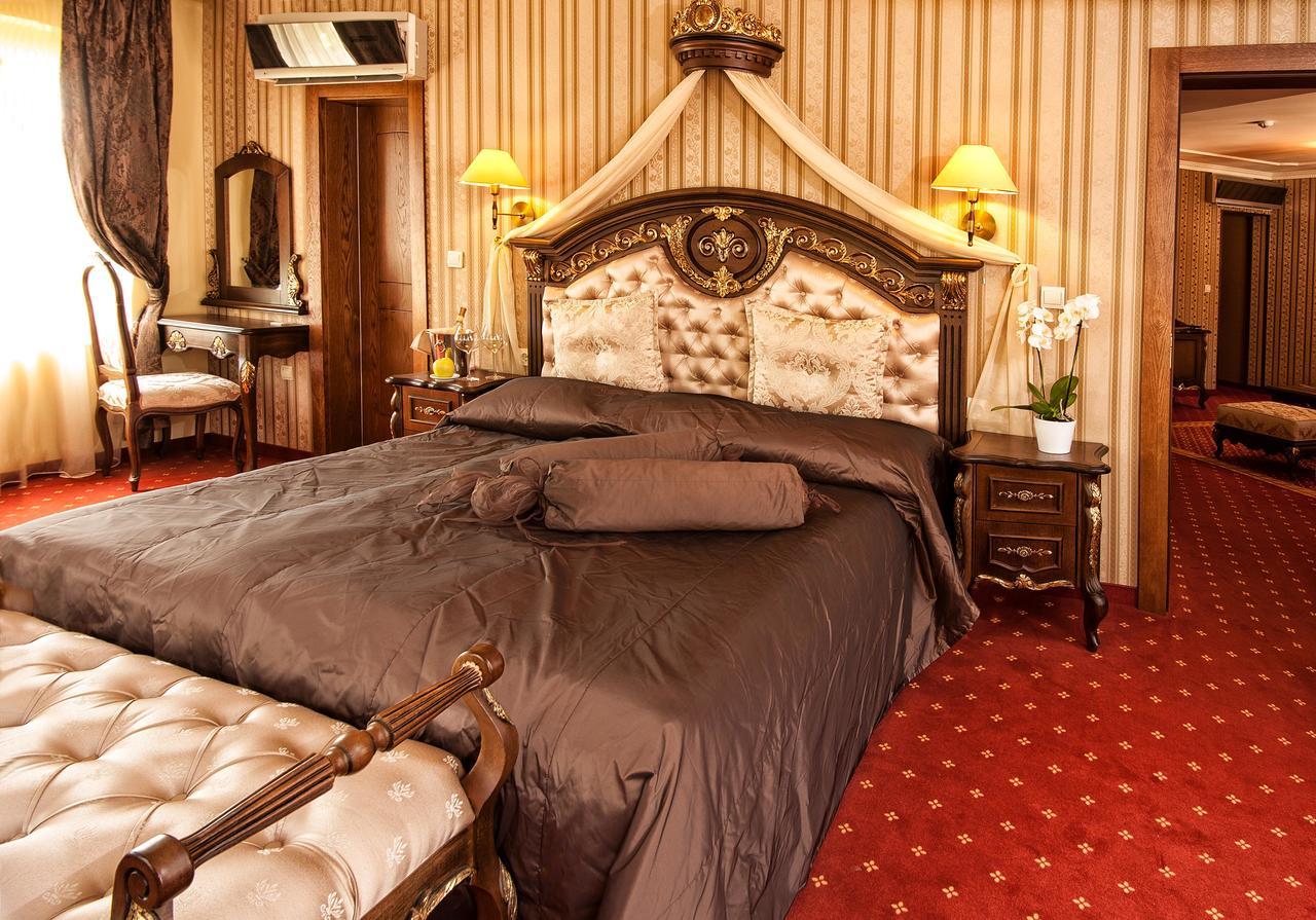 Hotel Chinar Chisaria Zewnętrze zdjęcie