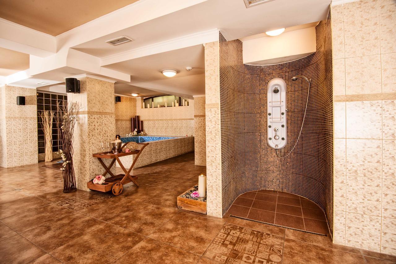 Hotel Chinar Chisaria Zewnętrze zdjęcie
