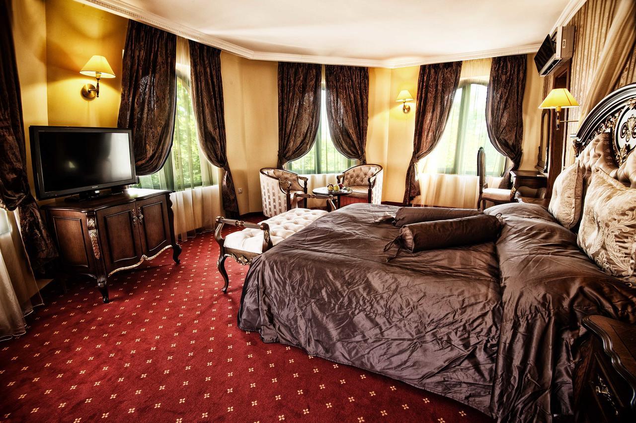 Hotel Chinar Chisaria Zewnętrze zdjęcie
