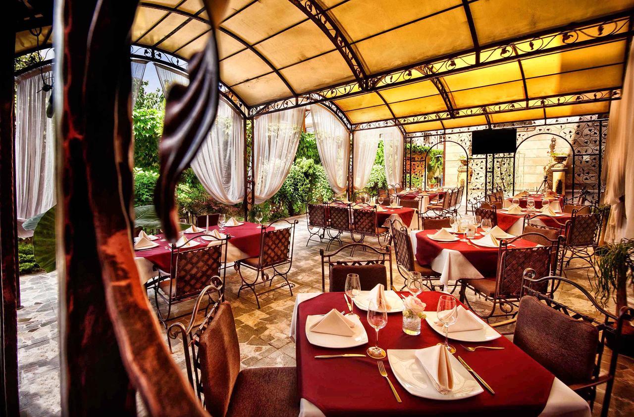 Hotel Chinar Chisaria Zewnętrze zdjęcie