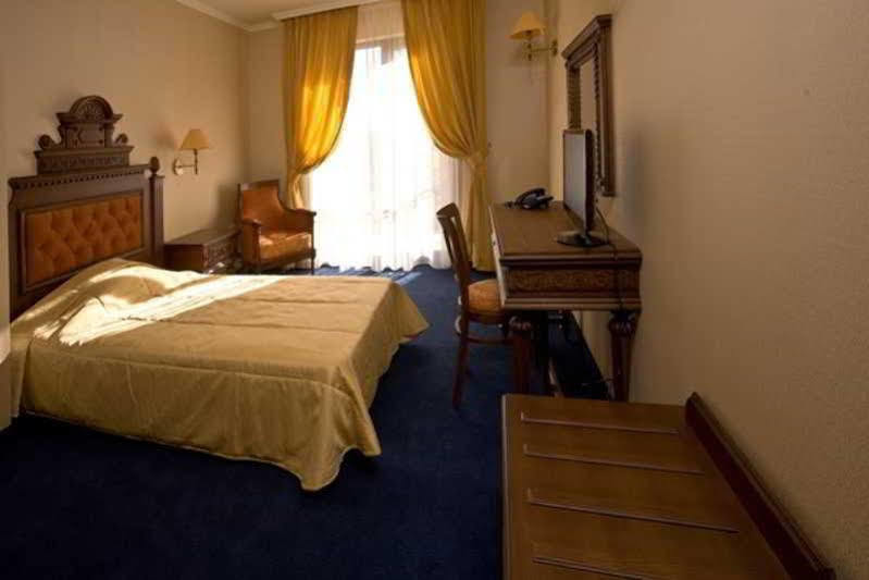 Hotel Chinar Chisaria Zewnętrze zdjęcie