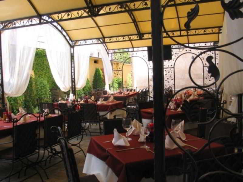 Hotel Chinar Chisaria Zewnętrze zdjęcie
